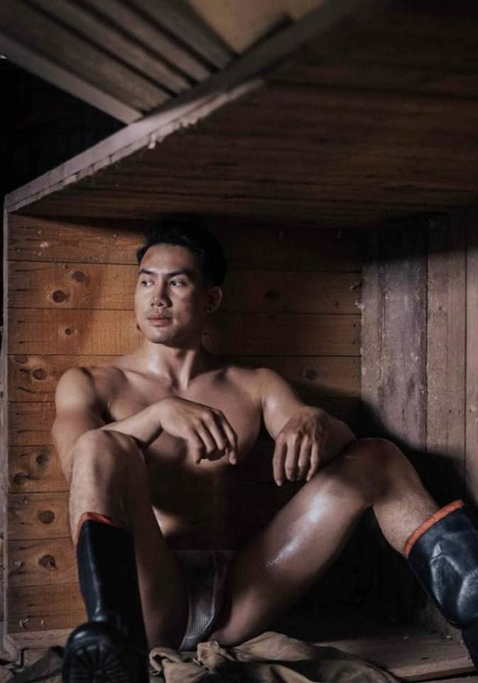 หนุ่มหล่อขึ้นปก 566.3
