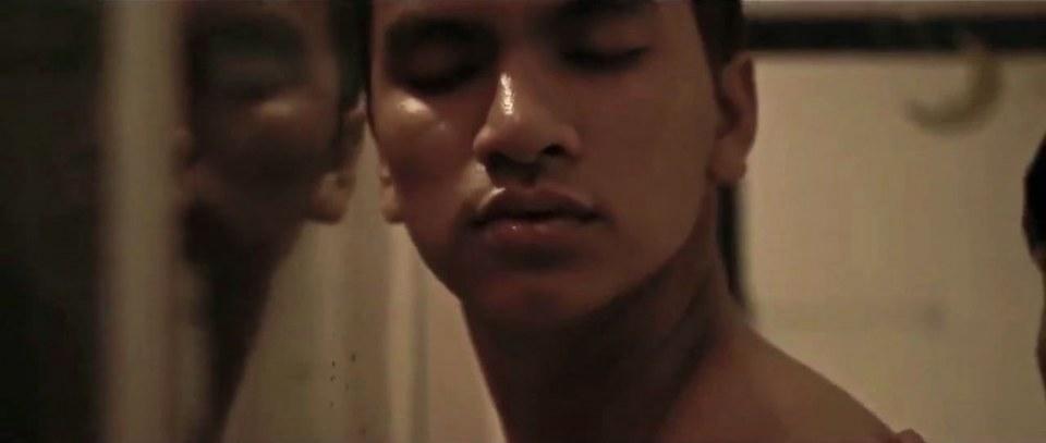 หน้าต่างมีรูประตูมีร่อง..หน้าห้องน้ำมักมีคนแอบมอง