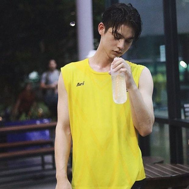 ไบร์ท วชิรวิชญ์ นักแสดงลูกครึ่งไทย-อเมริกัน ขวัญใจมหาชน