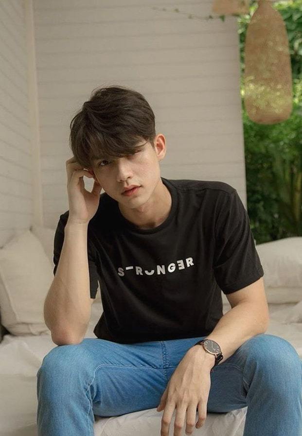 ไบร์ท วชิรวิชญ์ นักแสดงลูกครึ่งไทย-อเมริกัน ขวัญใจมหาชน