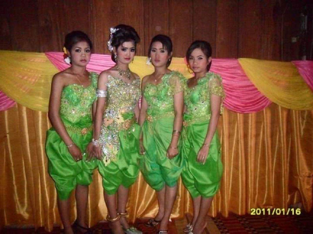 Cambodia national costume (សំពត់) 🇰🇭