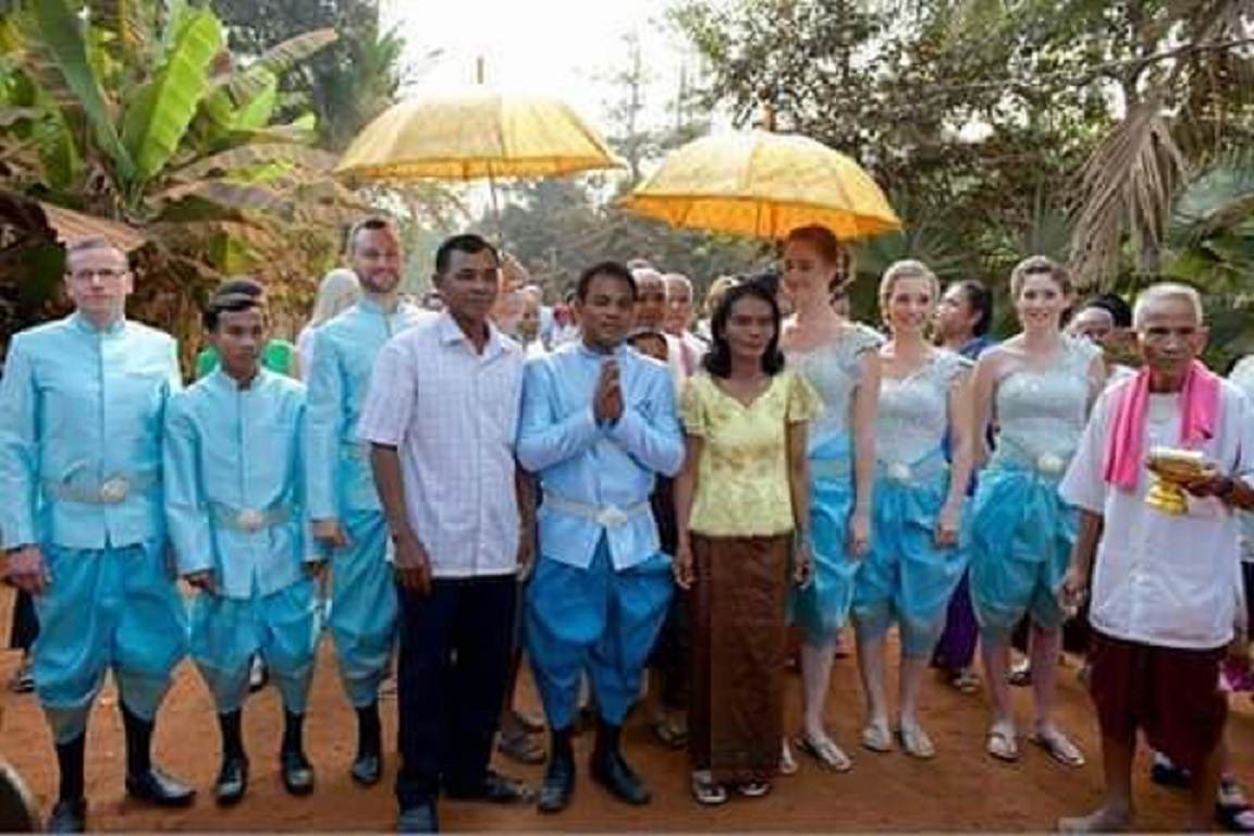 Cambodia national costume (សំពត់) 🇰🇭