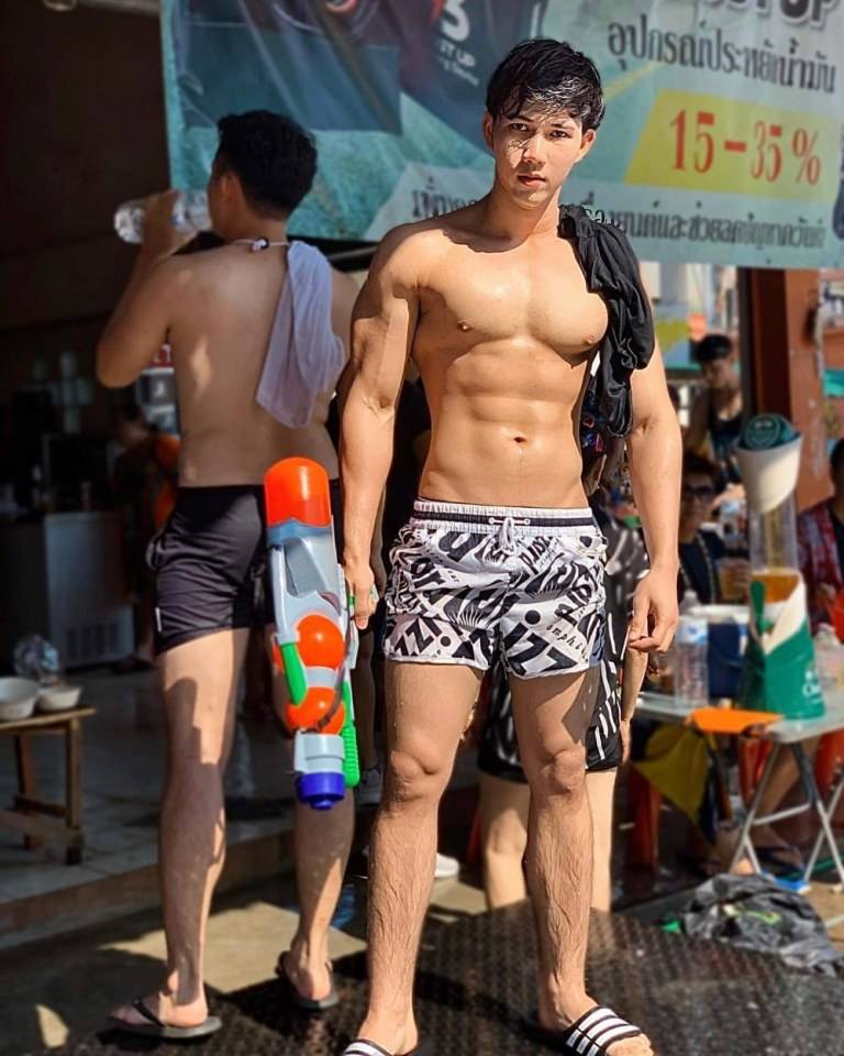 ร้อนก็ต้องถอด