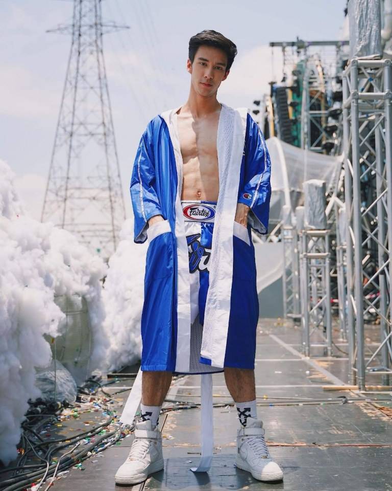 ร้อนแบบนี้..เหมาะแก่การย่ำยีผู้ชาย