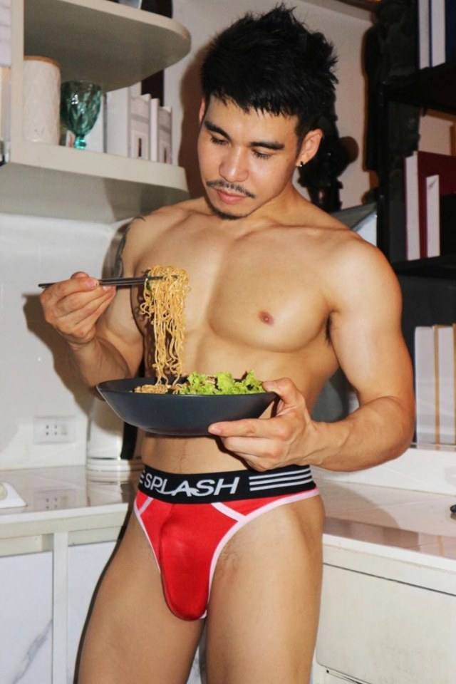 กักตัวให้แซ่บ