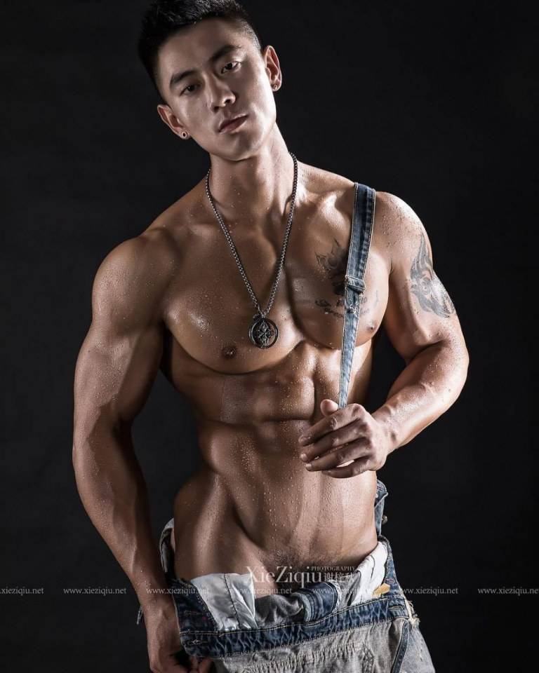 ยาหม่อง..ตราลิงใส่ที่คาดผมปั่นจักรยานเอาอานออก