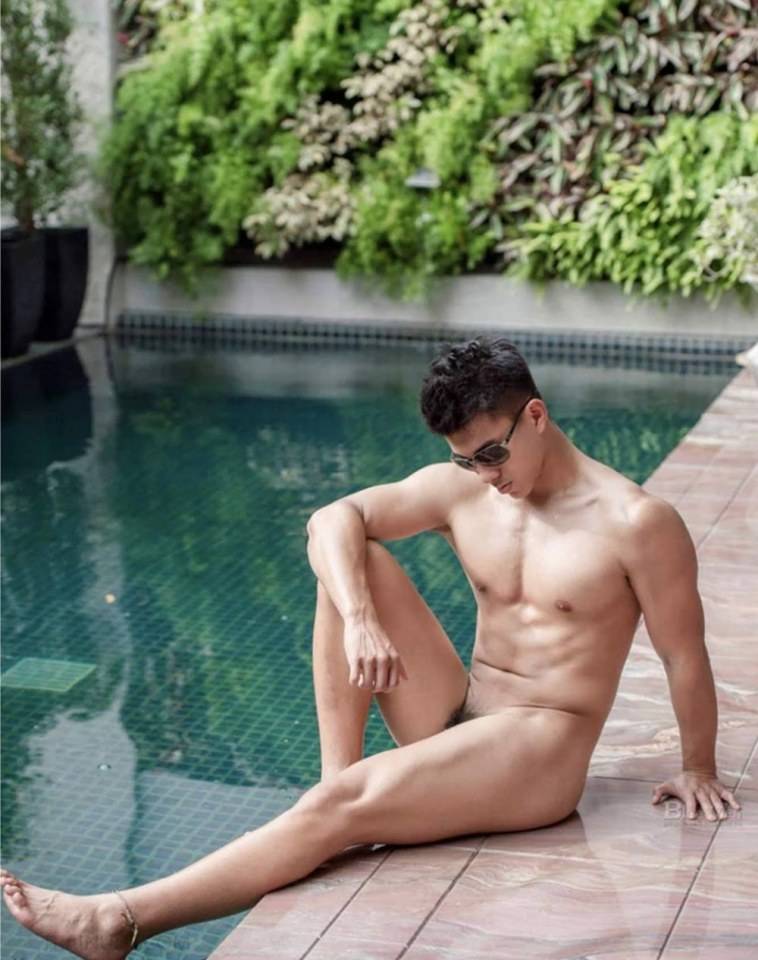 หนุ่มหล่อขึ้นปก 572.1