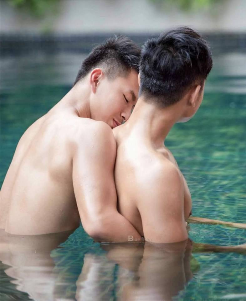 หนุ่มหล่อขึ้นปก 572.1