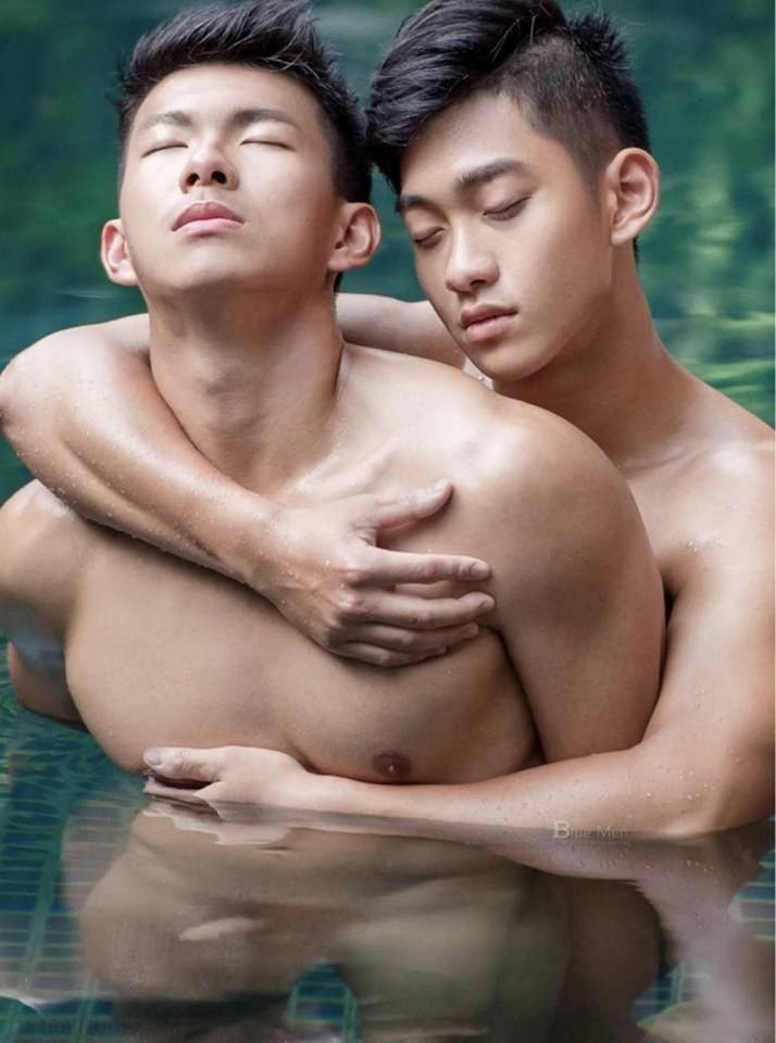 หนุ่มหล่อขึ้นปก 572.1