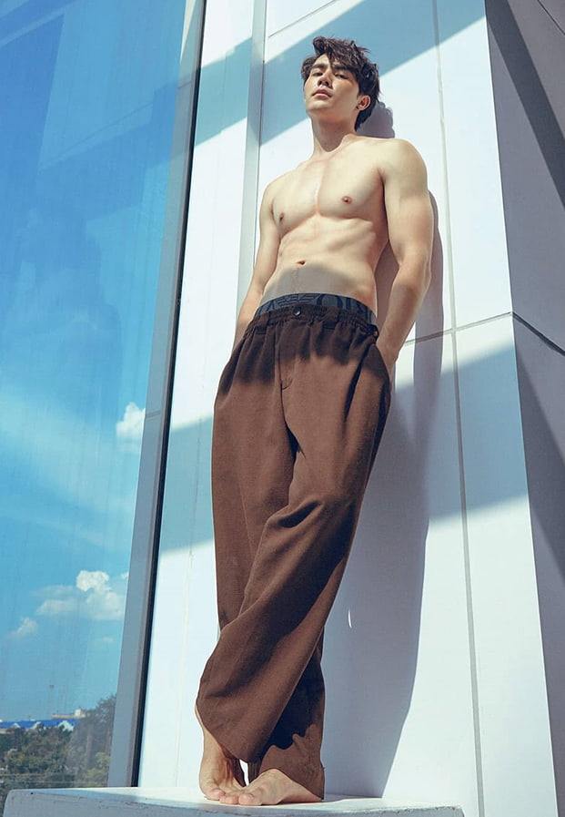 ซี พฤกษ์ หรือ ไฟท์เตอร์ จาก WHY R U THE SERIES เพราะรักใช่เปล่า