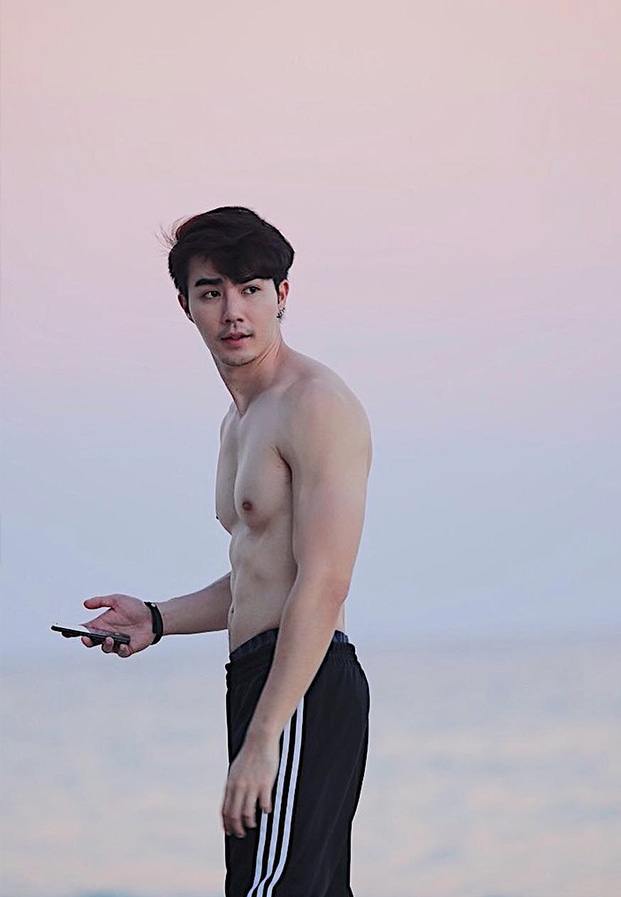 ซี พฤกษ์ หรือ ไฟท์เตอร์ จาก WHY R U THE SERIES เพราะรักใช่เปล่า