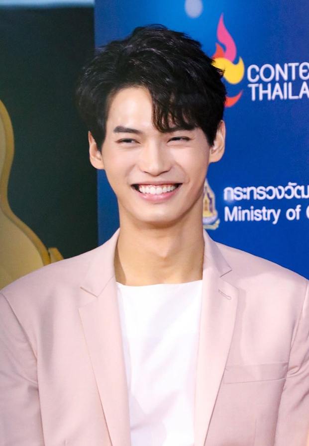 วิน เมธวิน นักแสดงซีรีส์ฮิต เพราะเราคู่กัน จากรั้วธรรมศาสตร์อินเตอร์