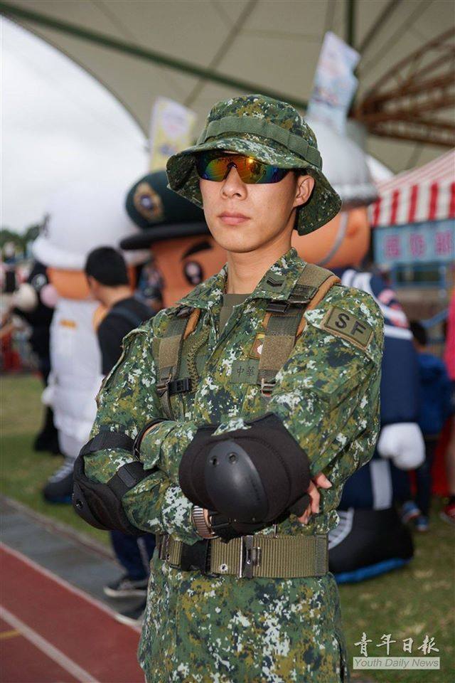 ท.ทหารเซ็กซี่ [1000]