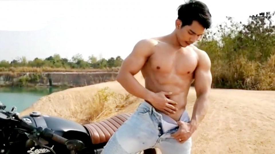 ซ่อมรถสักครู่..นายอยู่เฉยๆหน่อยสิ