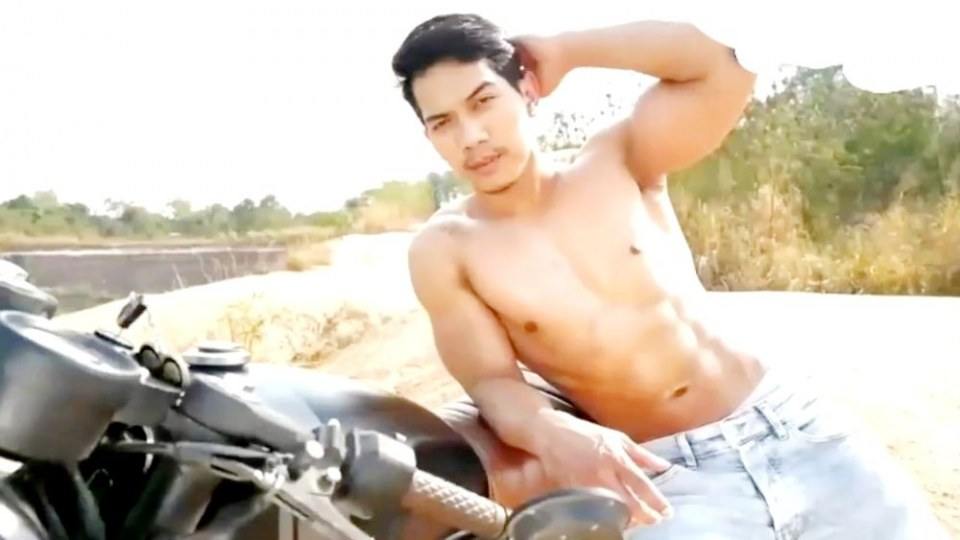 ซ่อมรถสักครู่..นายอยู่เฉยๆหน่อยสิ