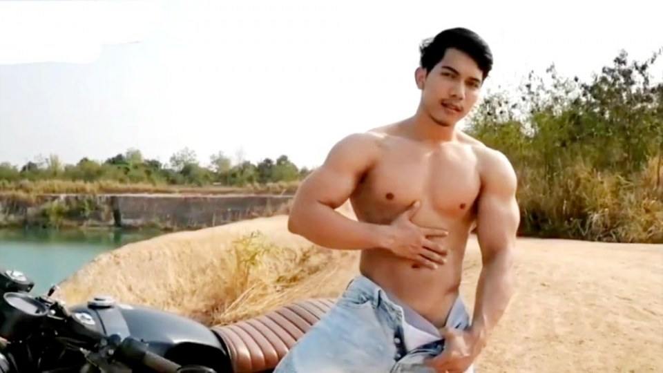 ซ่อมรถสักครู่..นายอยู่เฉยๆหน่อยสิ