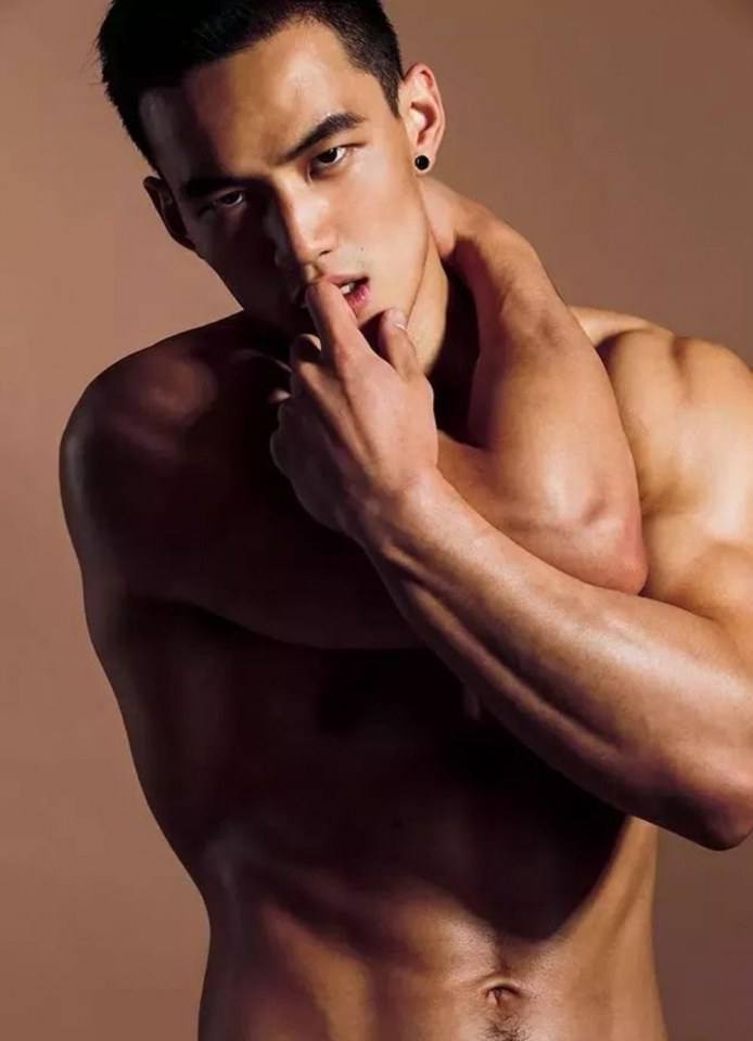 [OMGBoy038][18+] อยากแค่เอาลิ้นแตะลิ้น แตะปลายข้าวหลามของ Alvin Huang  มองรูปเขาแล้วรู้สึกจริงๆ ครับ