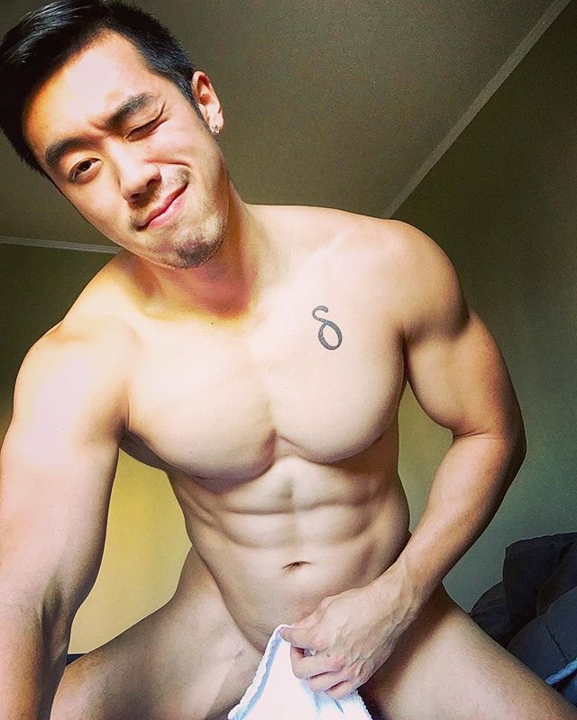 [OMGBoy040][18+] แค่ได้กอดแขน ลูบเคลา ก็รู้สึกดีแล้ว แค่อยากจินตนาการณ์ว่า James Gao กอดผม