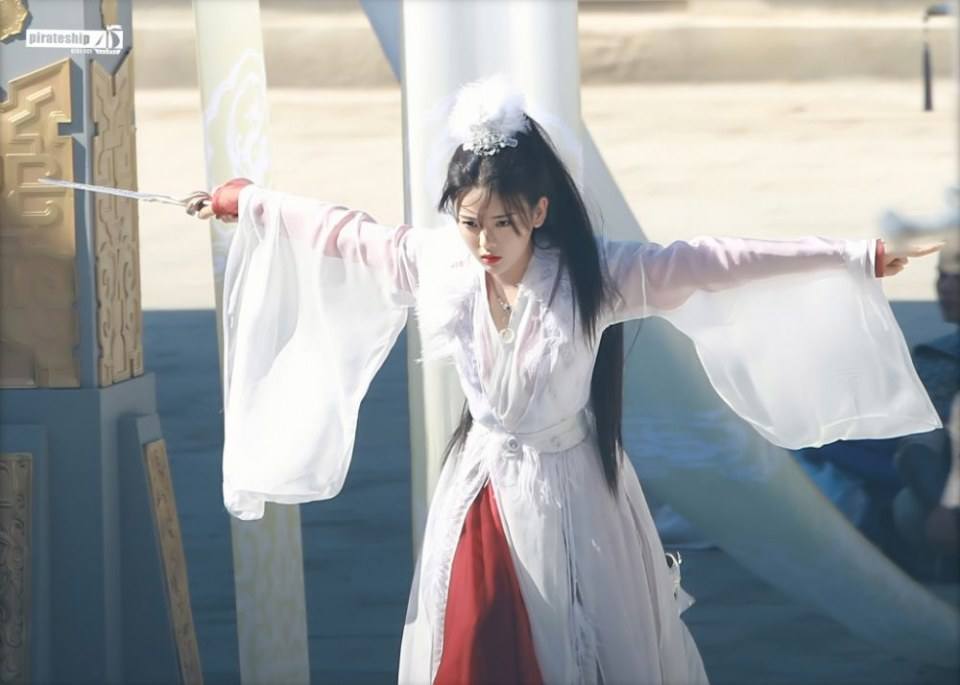 ละคร หงส์เริงระบำ Dance of The Phoenix 《且听凤鸣》 2020