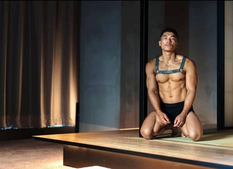 male body 224