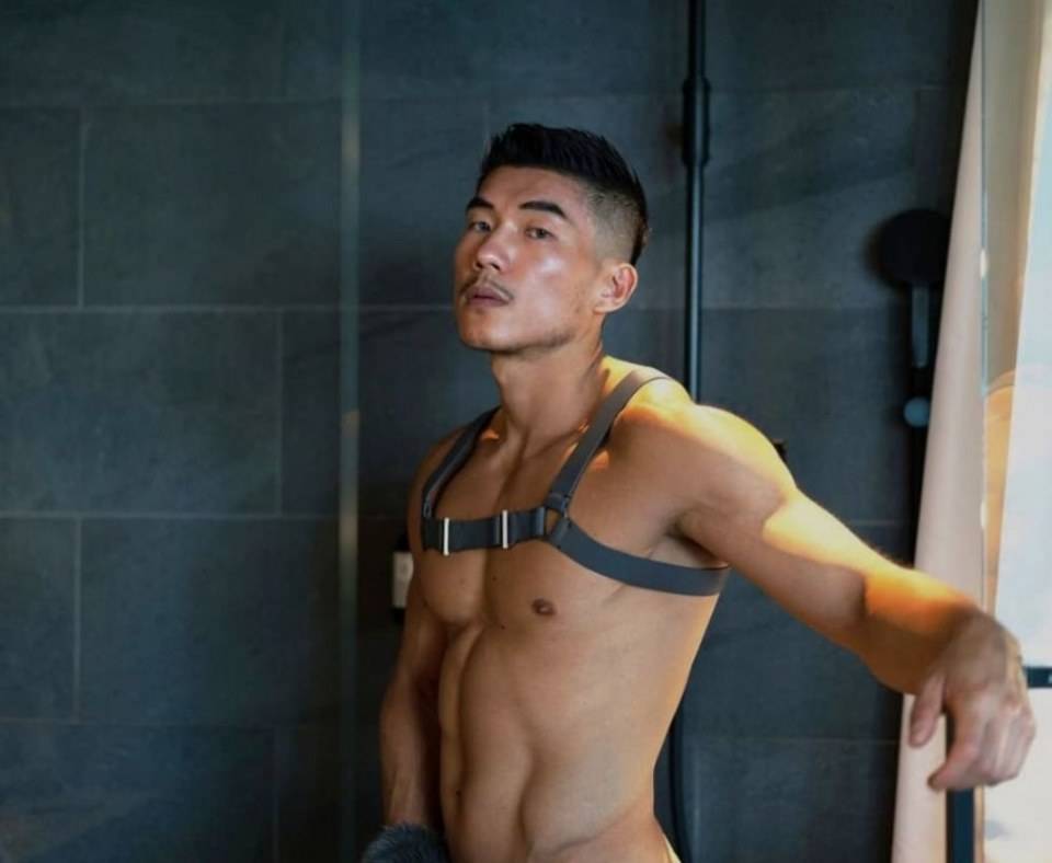 male body 224