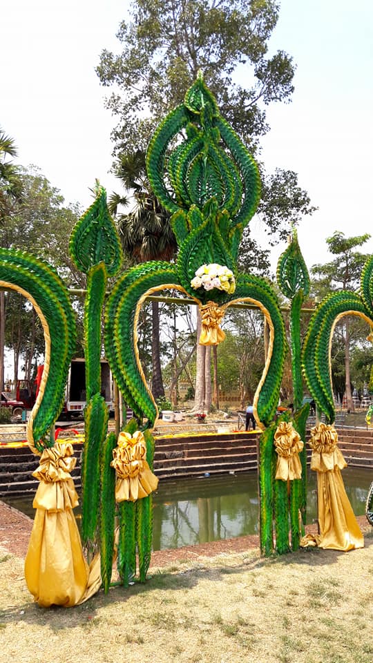 Thai handiwork - coconut leaves folding by ภูผา แม่น้ำ ม่านหมอก