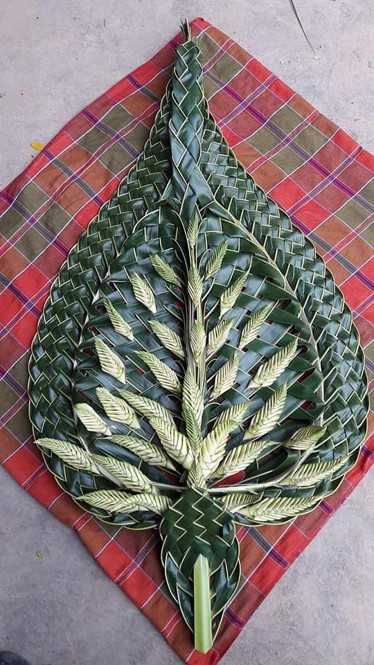 Thai handiwork - coconut leaves folding by ภูผา แม่น้ำ ม่านหมอก