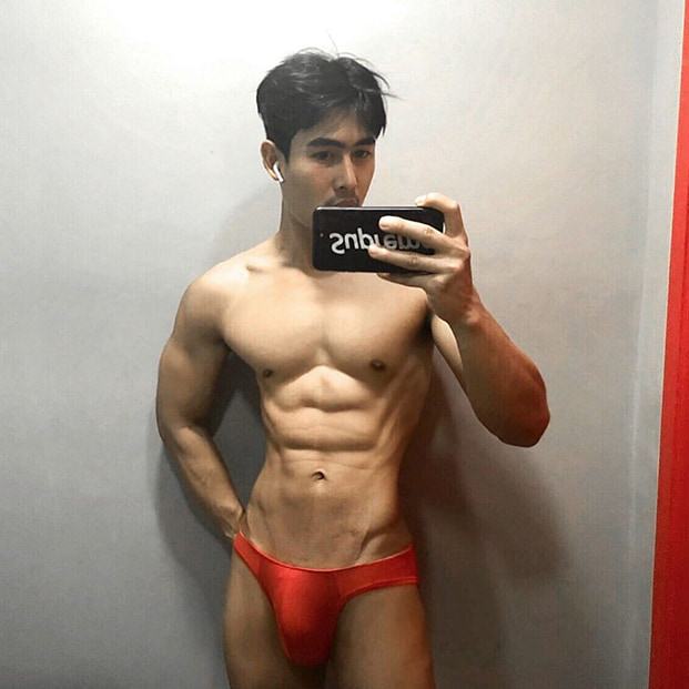 พ่อค้าออนไลน์แซ่บ!! ดิว ธีรภัทร นายแบบสุดเซ็กซี่ พาฟินทั้งโซเชียล