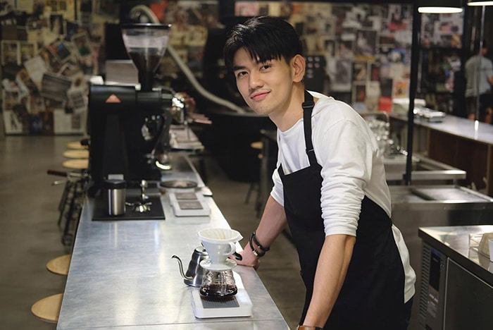 ไมค์ ชินรัฐ หนุ่มหล่อหน้าหนวด แก๊งเพื่อนสารวัตร ซีรีส์เพราะเราคู่กัน