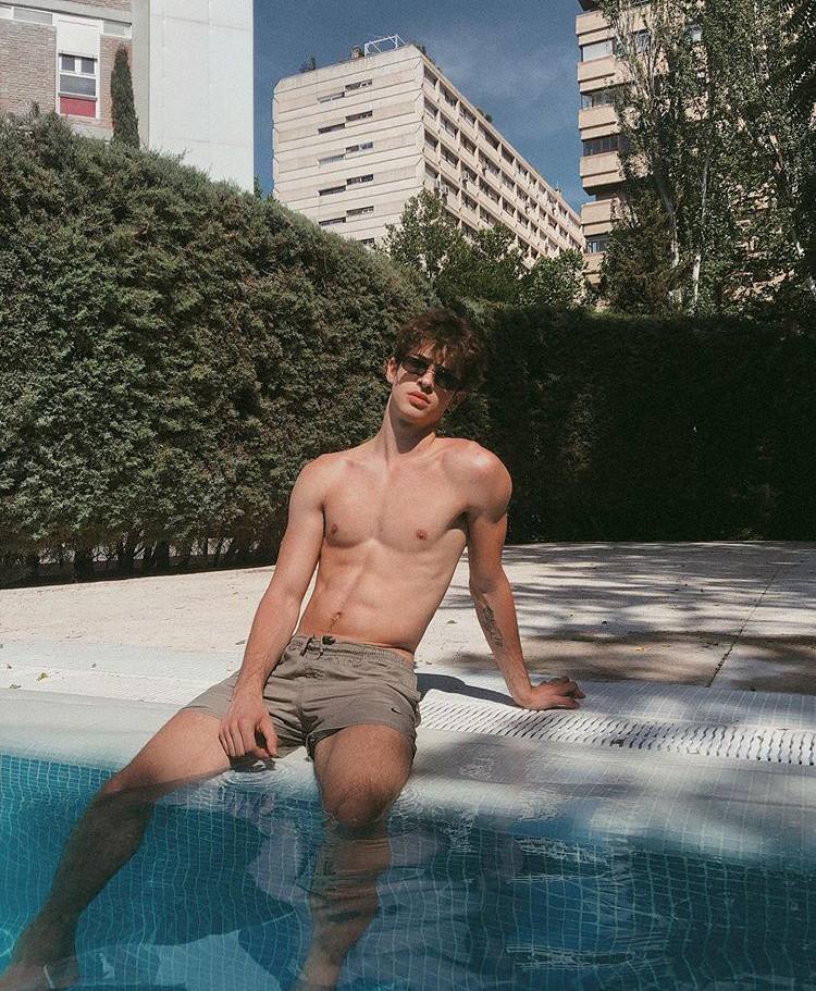 เปิดวาร์ปนายแบบหล่อ Manu Rios