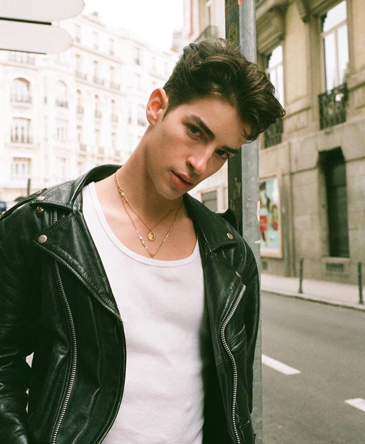 เปิดวาร์ปนายแบบหล่อ Manu Rios