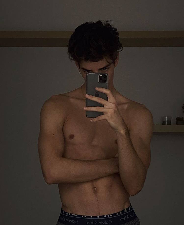 เปิดวาร์ปนายแบบหล่อ Manu Rios