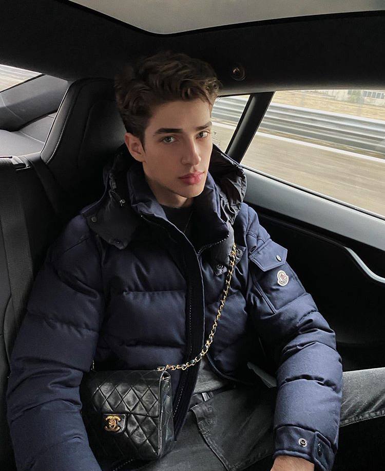 เปิดวาร์ปนายแบบหล่อ Manu Rios