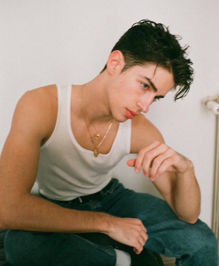 เปิดวาร์ปนายแบบหล่อ Manu Rios