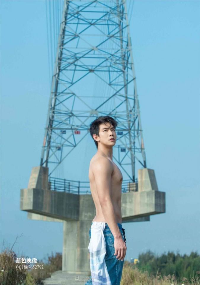 หนุ่มหล่อลงเล่ม