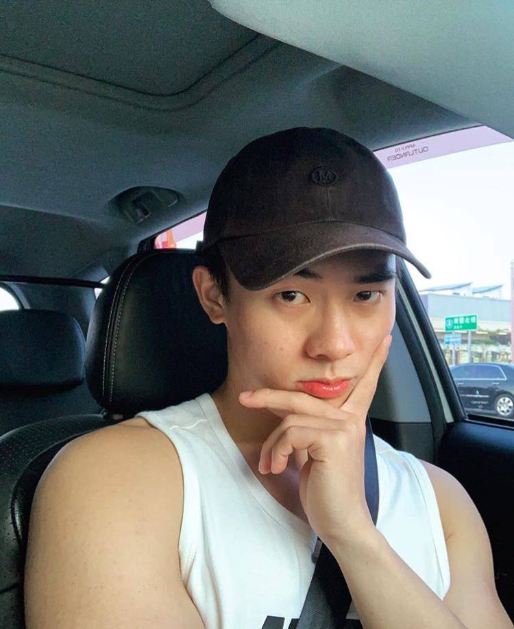 เป็นผู้ชายหวานๆ ยิ้มหวาน หน้าหวาน