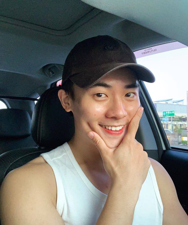 เป็นผู้ชายหวานๆ ยิ้มหวาน หน้าหวาน