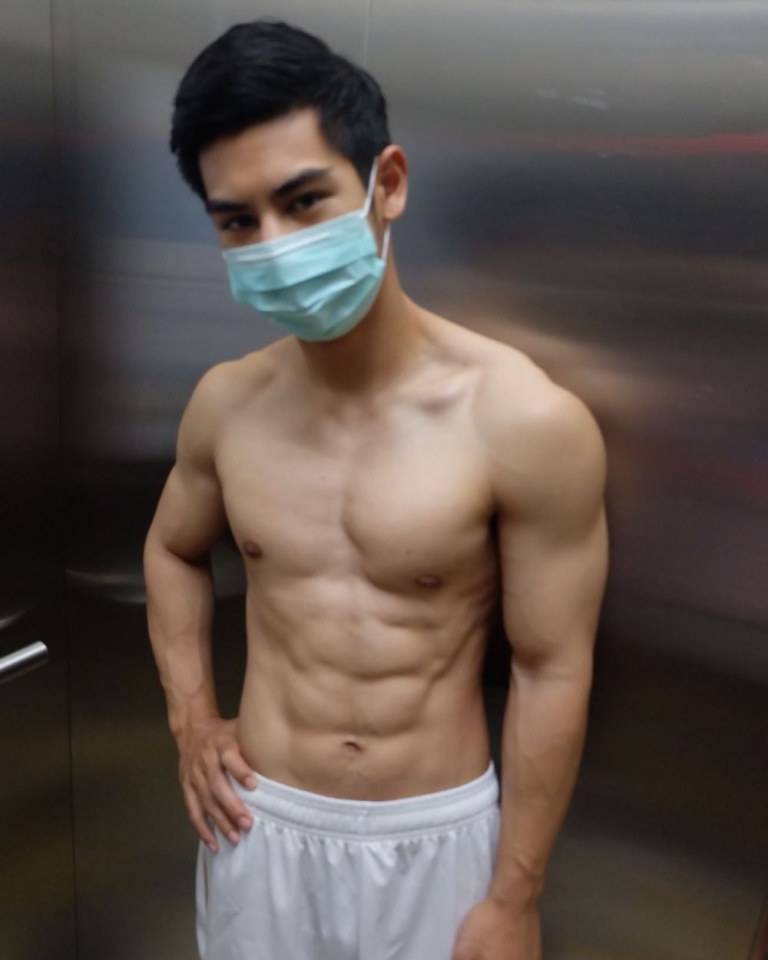 หนุ่มหล่อขายเซ็กซี่