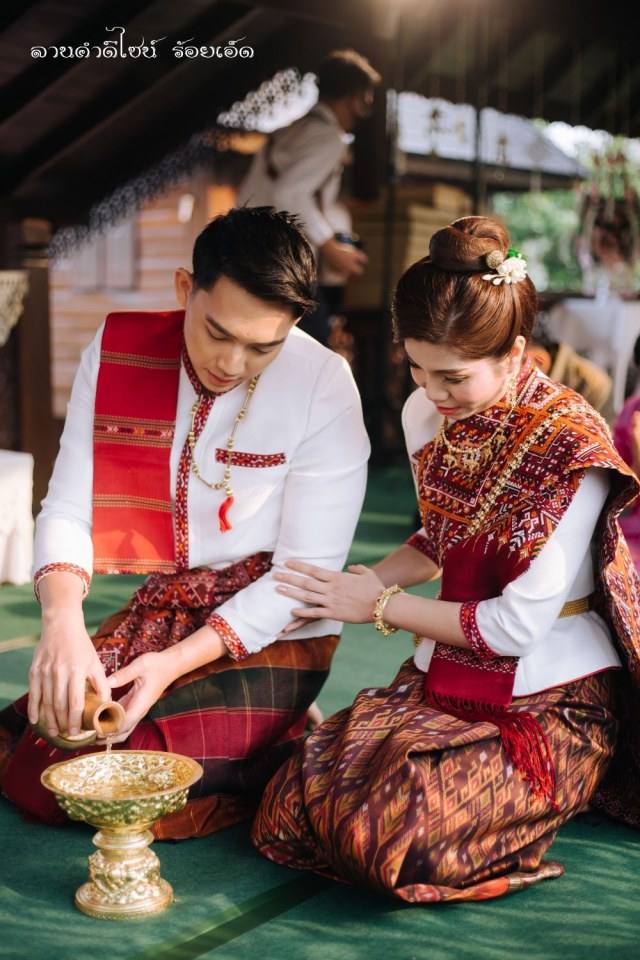 ชุดแต่งงานอีสาน (งานกินดอง), Thailand.