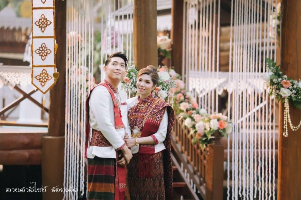ชุดแต่งงานอีสาน (งานกินดอง), Thailand.