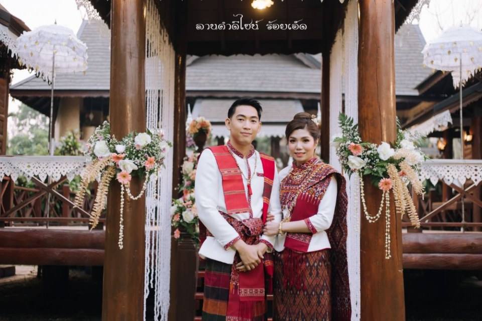 ชุดแต่งงานอีสาน (งานกินดอง), Thailand.