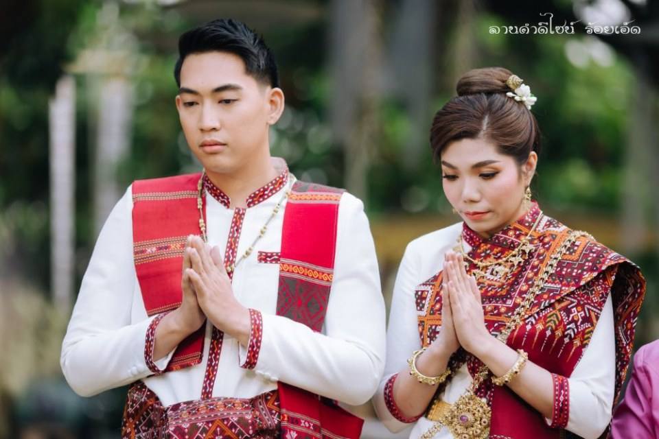 ชุดแต่งงานอีสาน (งานกินดอง), Thailand.