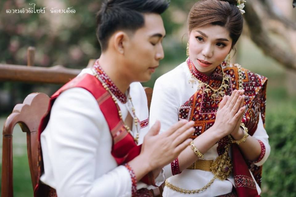 ชุดแต่งงานอีสาน (งานกินดอง), Thailand.