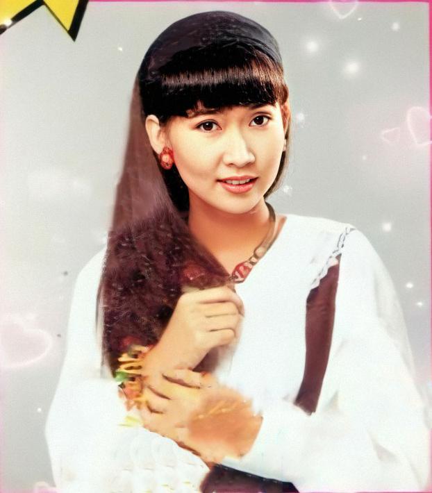 ศิรินทรา นิยากร ในช่วงอยู่ ToplineMusic หรือท็อปไลน์ ไดมอนด์บางส่วน