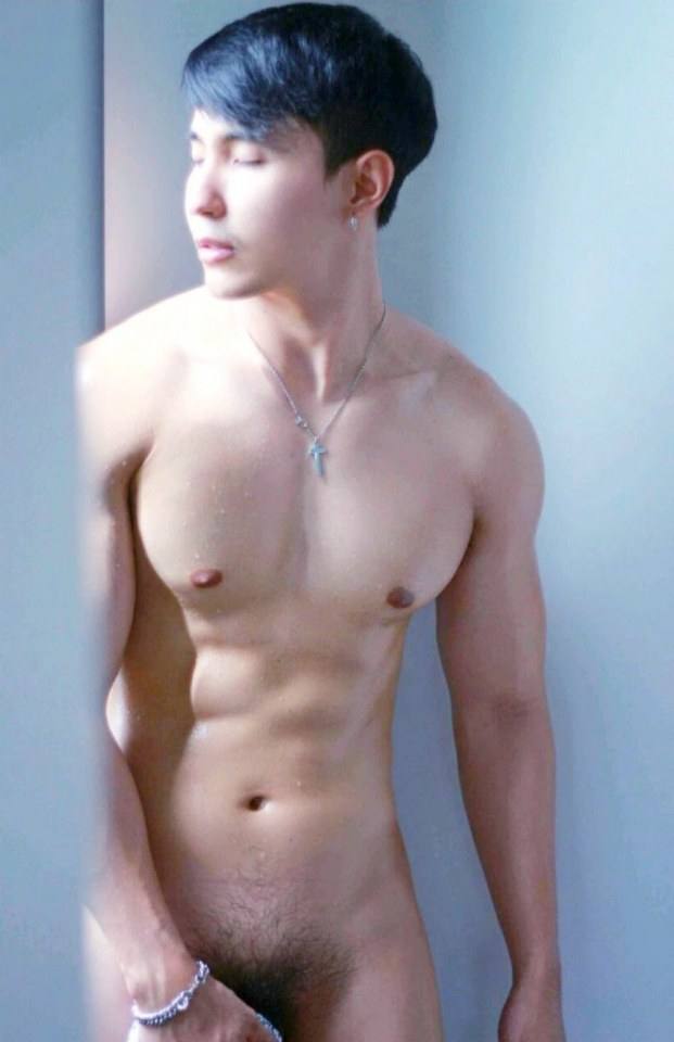 ผู้ชายในชุดวันเกิด..อารมณ์ก็แทบระเบิดตู้ม