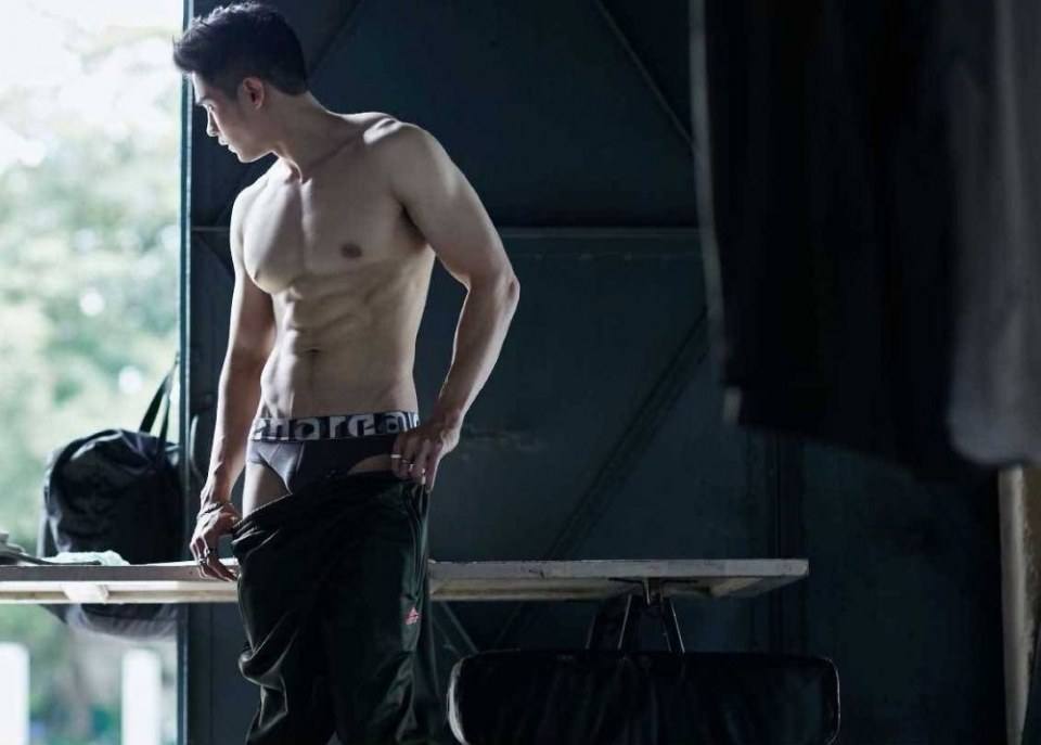 โรเจอร์ วิโรจน์ แซ่อ๋อง นายแบบหุ่นแน่นน่าโฟกัสทุกจุด