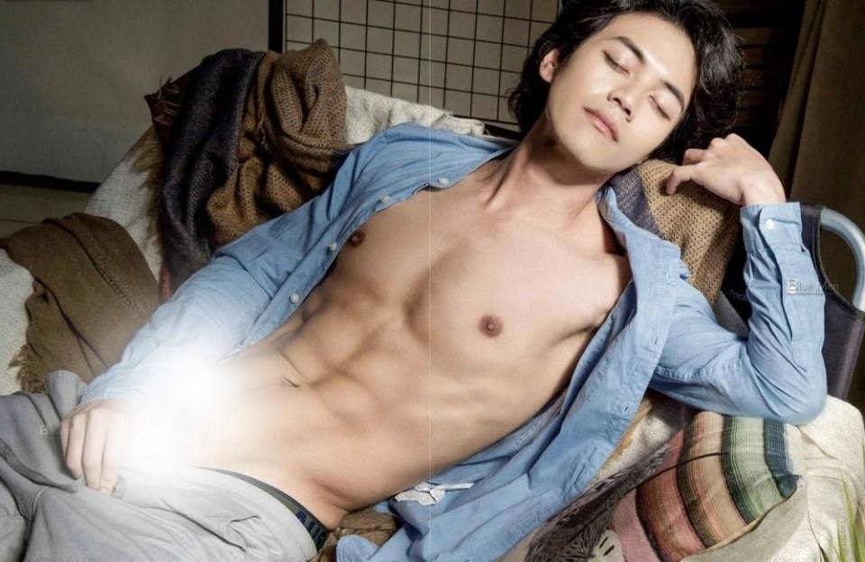 หนุ่มหล่อขึ้นปก 603