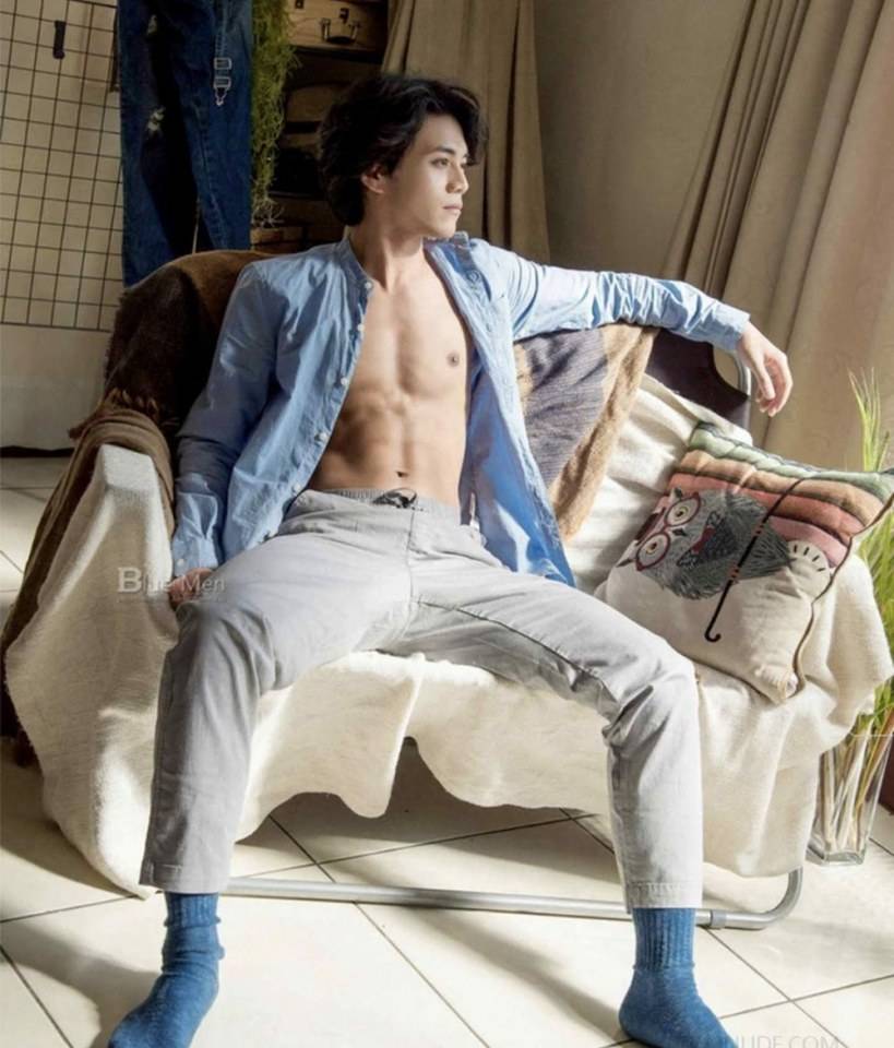 หนุ่มหล่อขึ้นปก 603