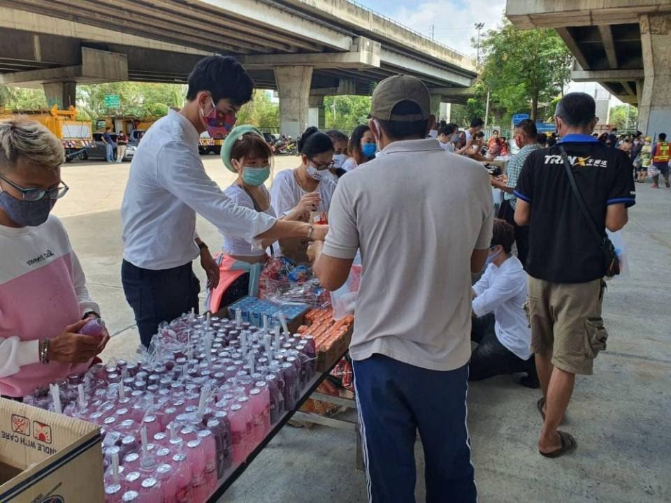 โครงการมื้อนี้คนไทยช่วยให้อิ่ม รวมพล คนวงการบันเทิง โฆษณา พิธีกร , นางงาม ,นายแบบ , นางแบบ