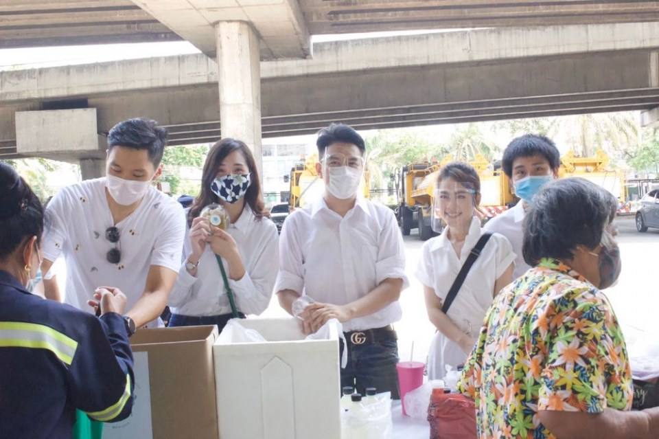 โครงการมื้อนี้คนไทยช่วยให้อิ่ม รวมพล คนวงการบันเทิง โฆษณา พิธีกร , นางงาม ,นายแบบ , นางแบบ